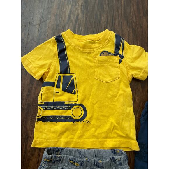 Carters boys 12 month construction outfit - Picture 3 of 4